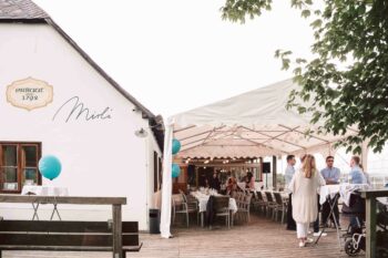 Terrasse der Mirli mit Zelt