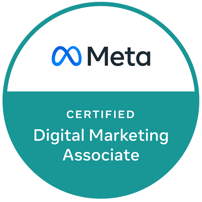 Abzeichen mit dem Meta-Logo und dem Text: „Certified Digital Marketing Associate“ auf blaugrünem Hintergrund, das auf den Erhalt einer Meta-Zertifizierung hinweist.